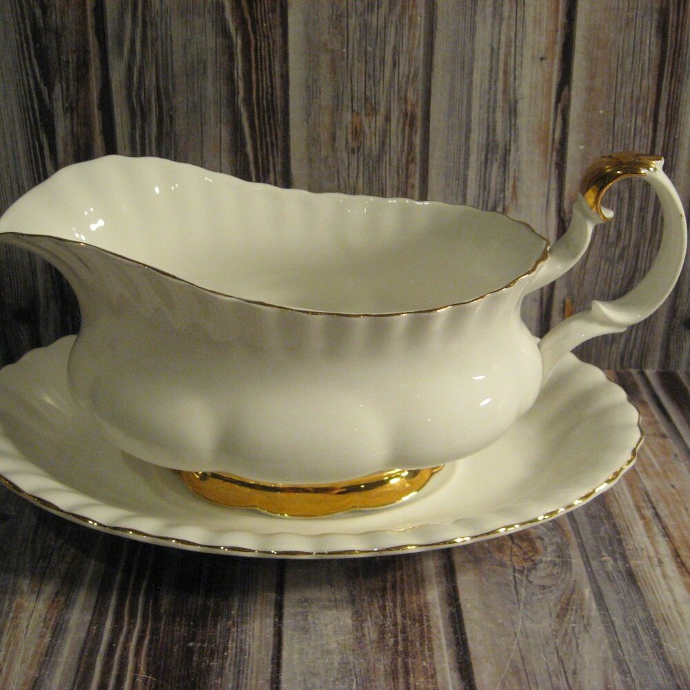 ROYAL ALBERT VAL D'OR FOOTED GRAVY BOAT AND UNDERPLATE
